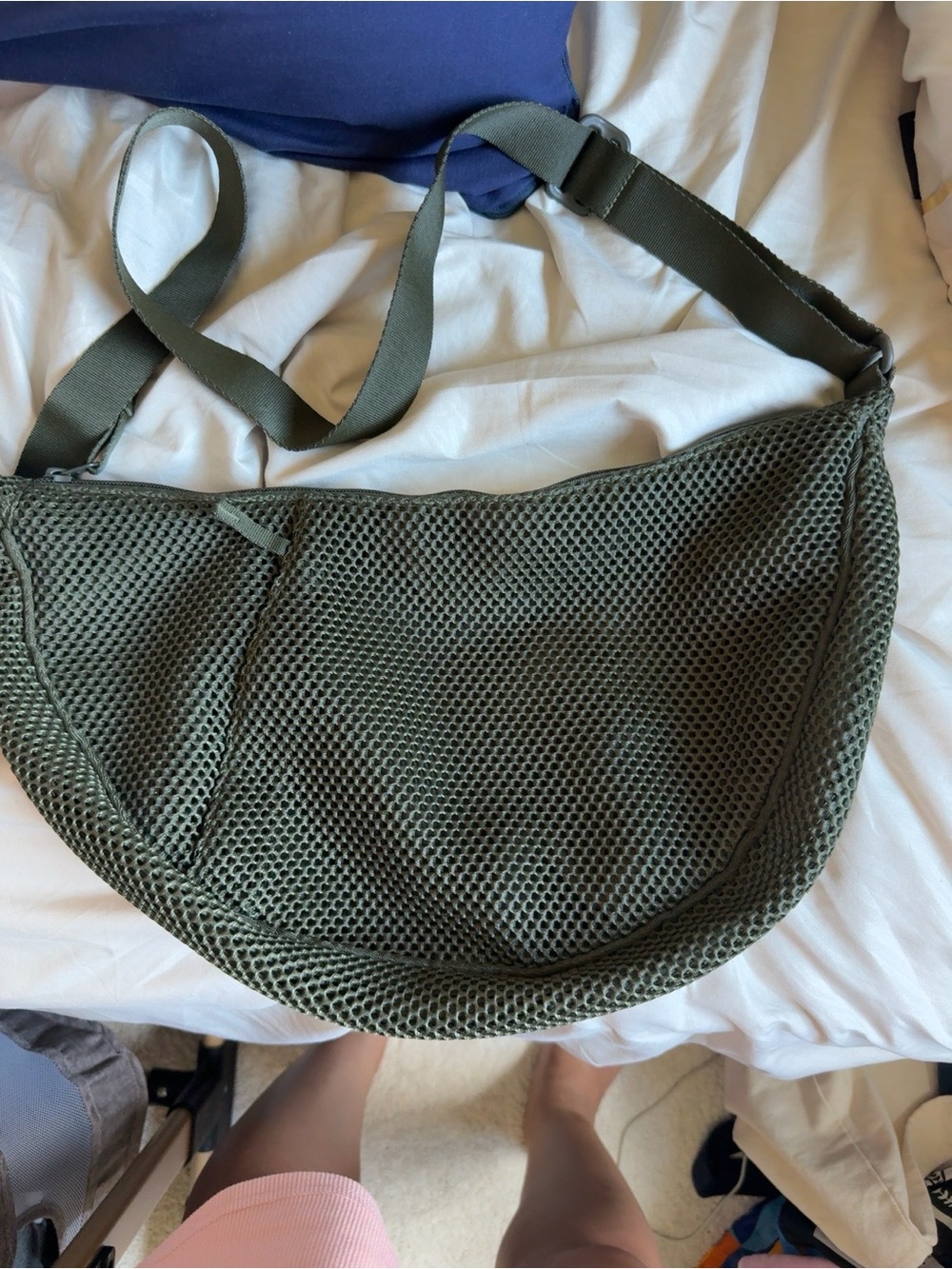 Uniqlo Olive Green Mesh Crescent Crossbody Bag - Picture 2 of 2